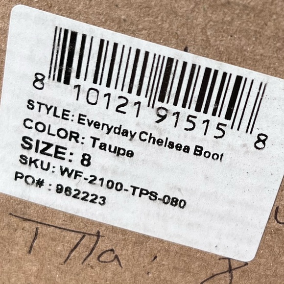 NWT Nisolo Everyday Chelsea Boot in Taupe Suede Size 8 - Picture 10 of 11